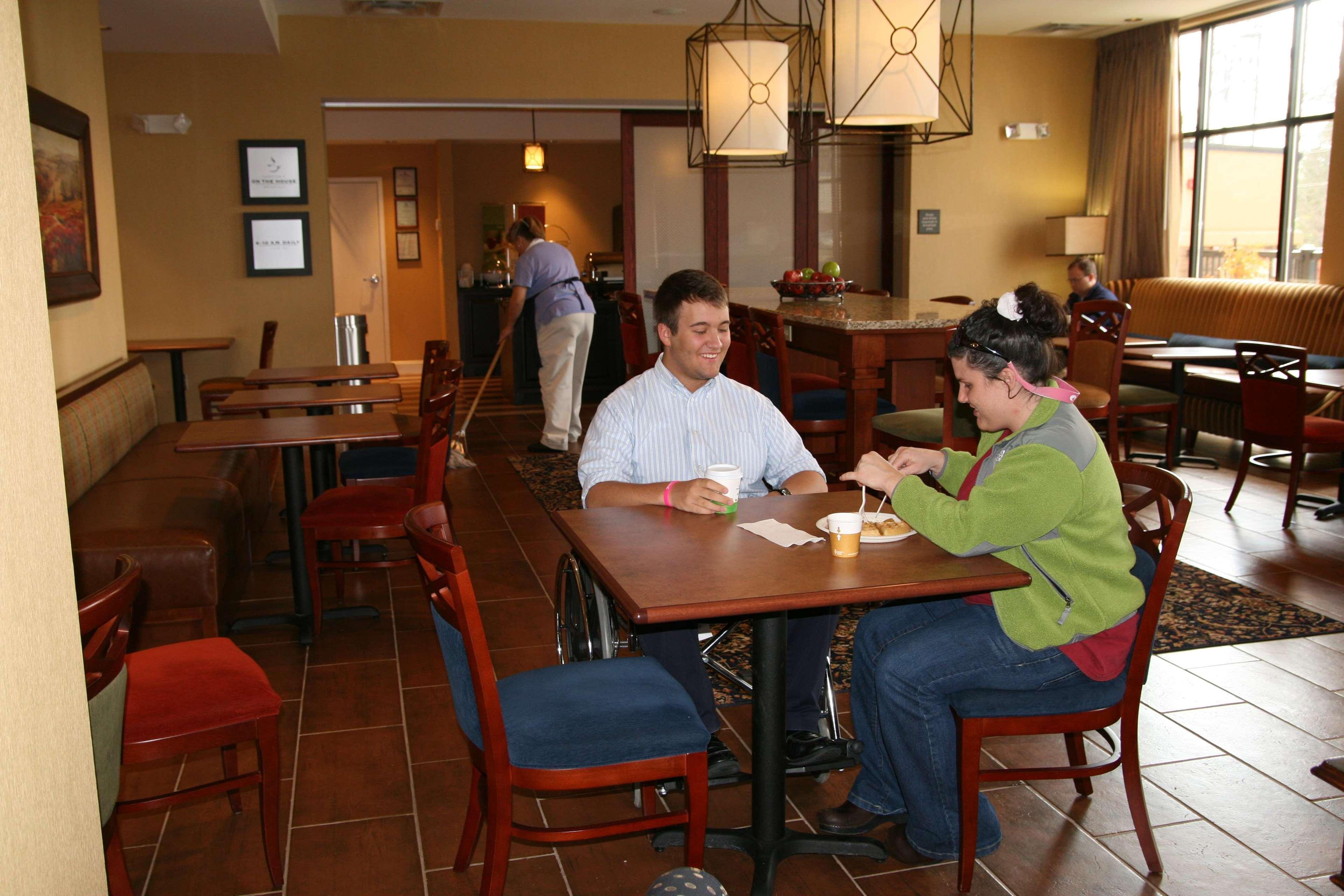 Hampton Inn Jackson-College Avenue Εστιατόριο φωτογραφία