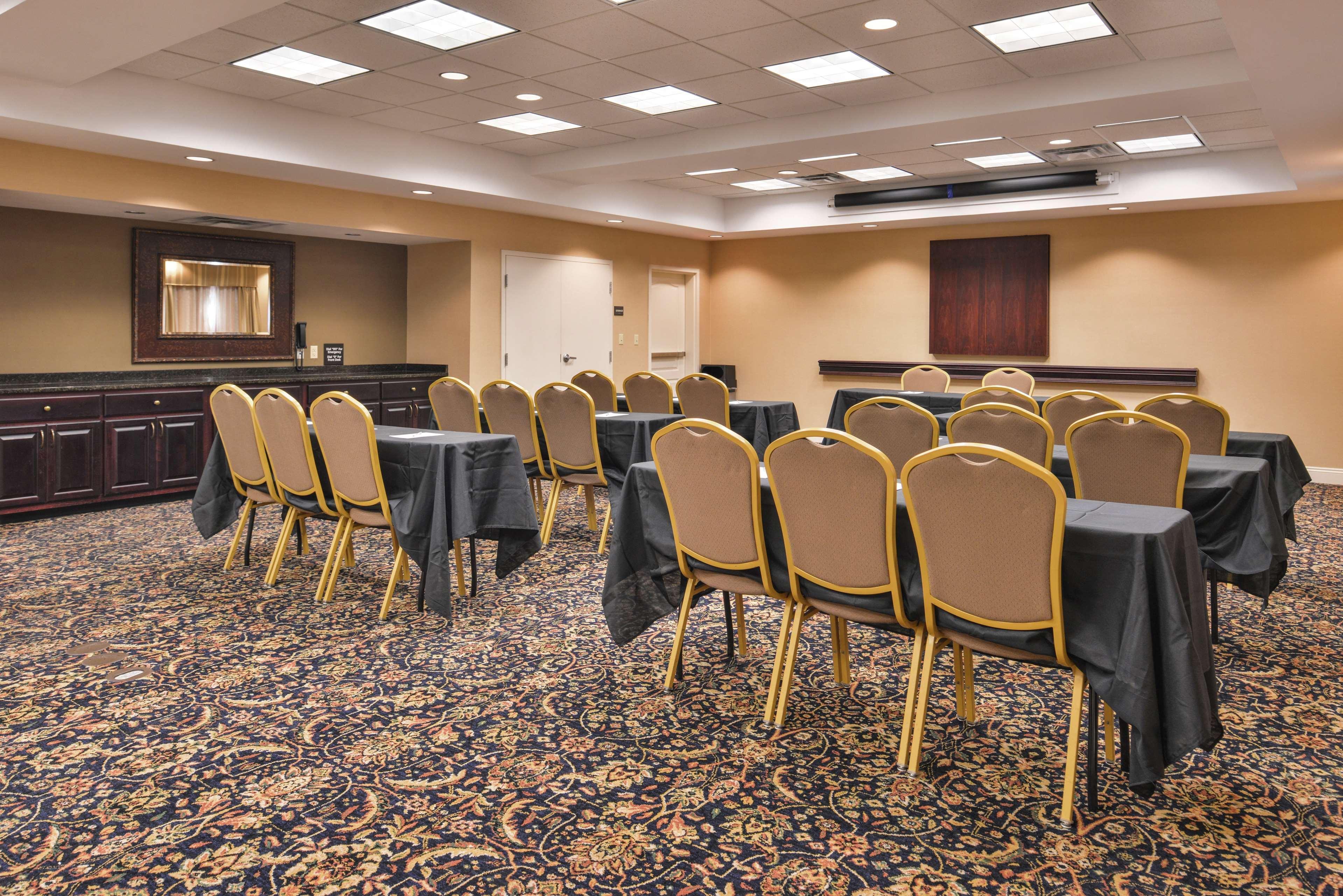 Hampton Inn Jackson-College Avenue Εξωτερικό φωτογραφία