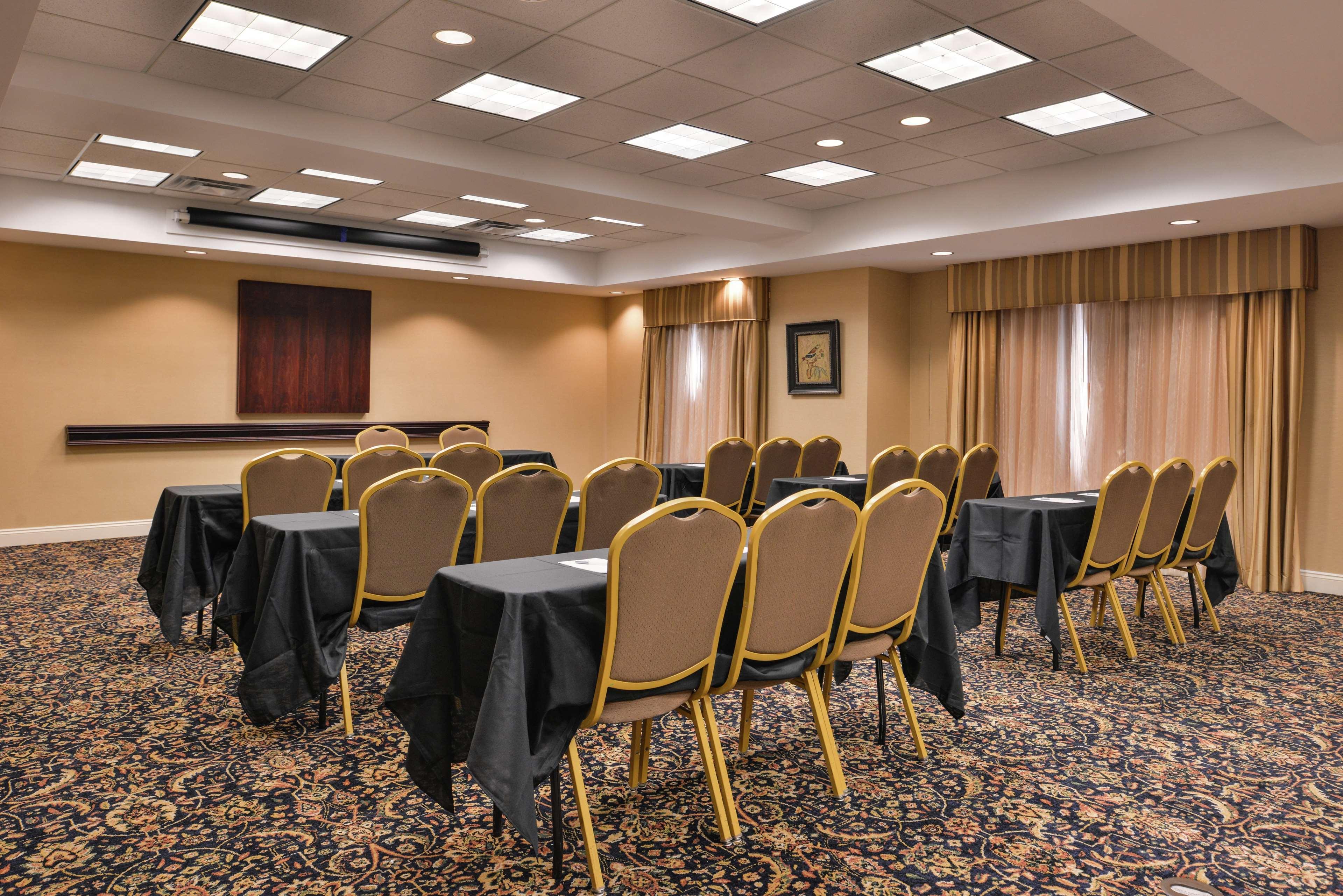 Hampton Inn Jackson-College Avenue Εξωτερικό φωτογραφία