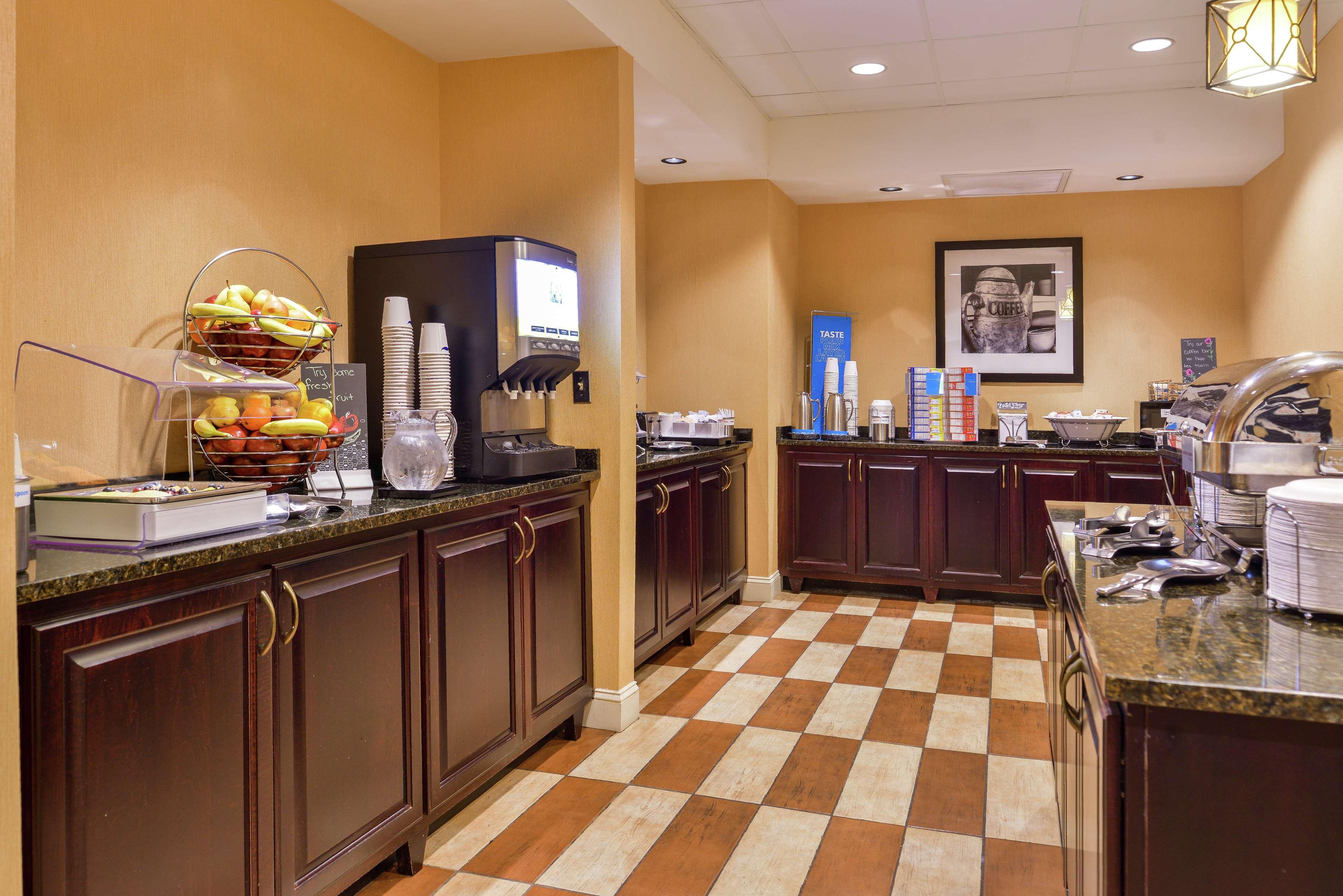 Hampton Inn Jackson-College Avenue Εξωτερικό φωτογραφία