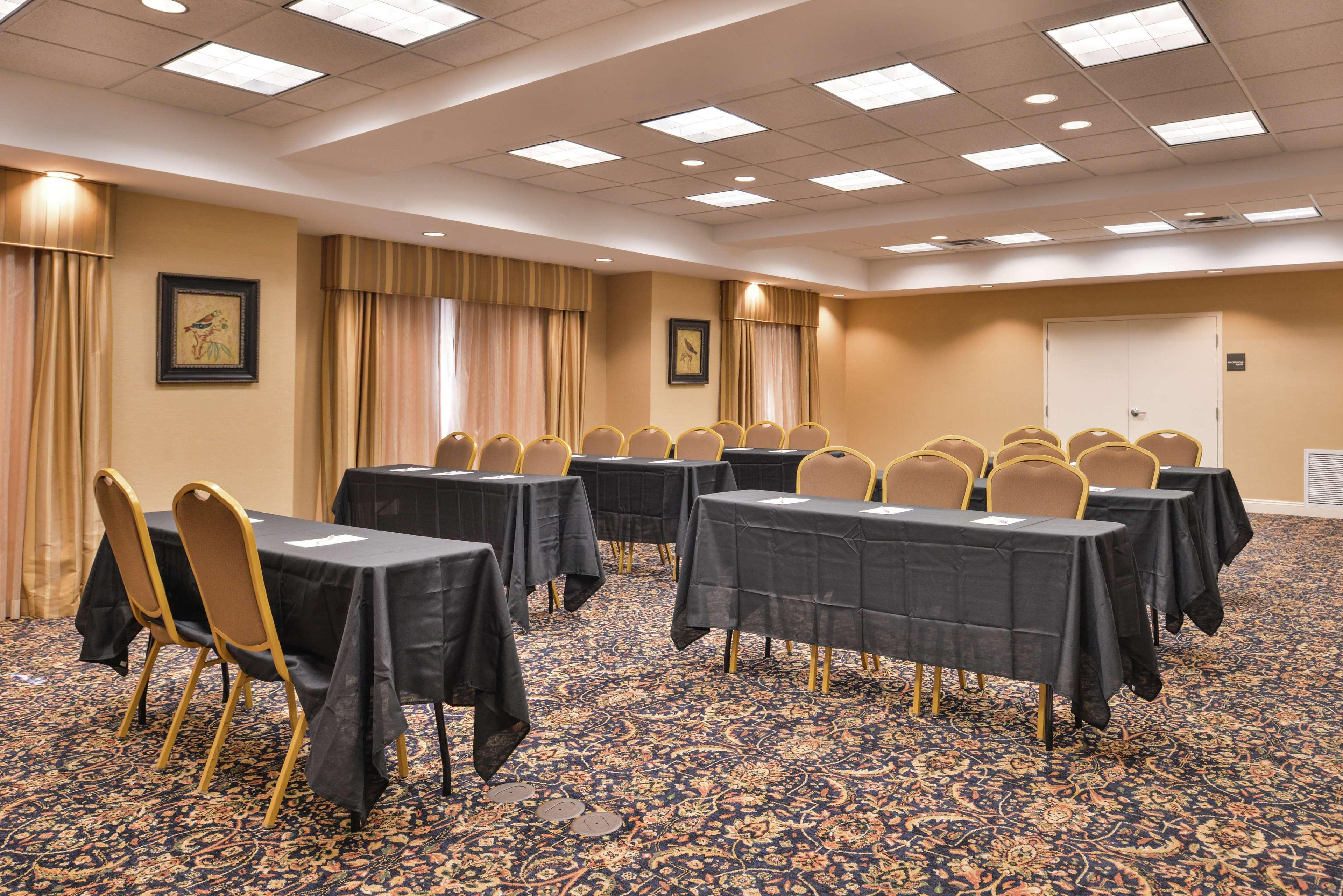 Hampton Inn Jackson-College Avenue Εξωτερικό φωτογραφία