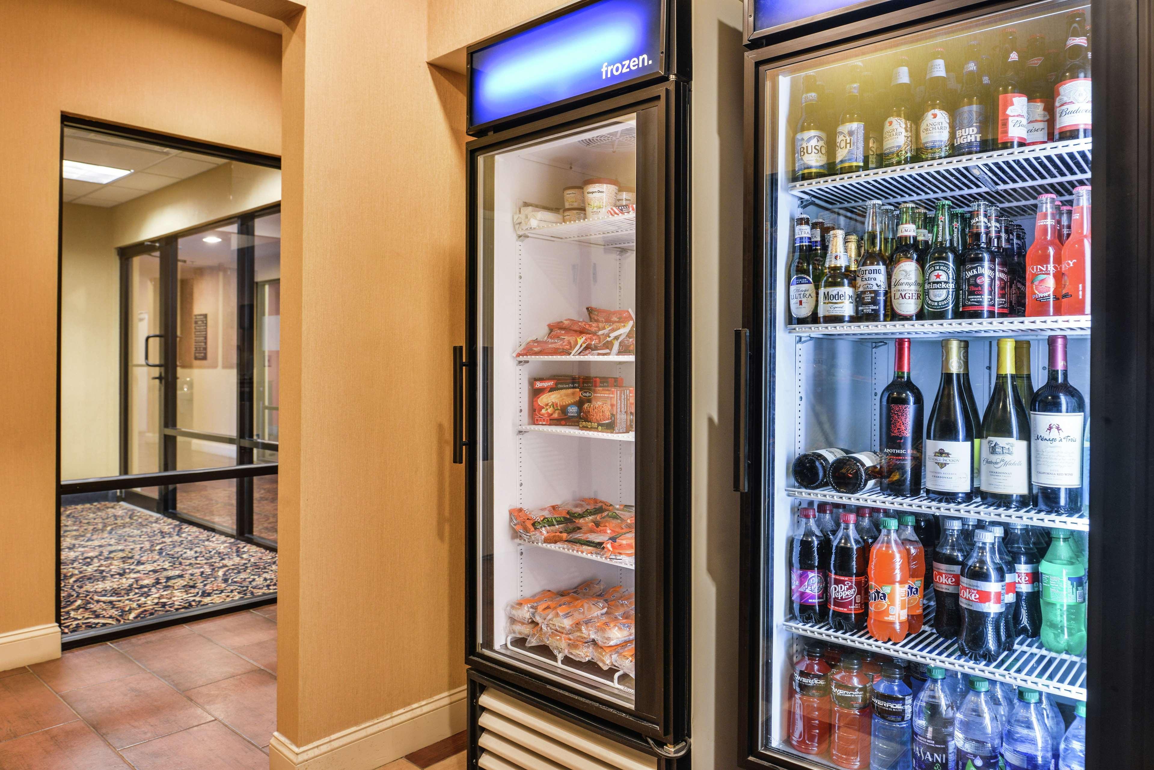 Hampton Inn Jackson-College Avenue Εξωτερικό φωτογραφία