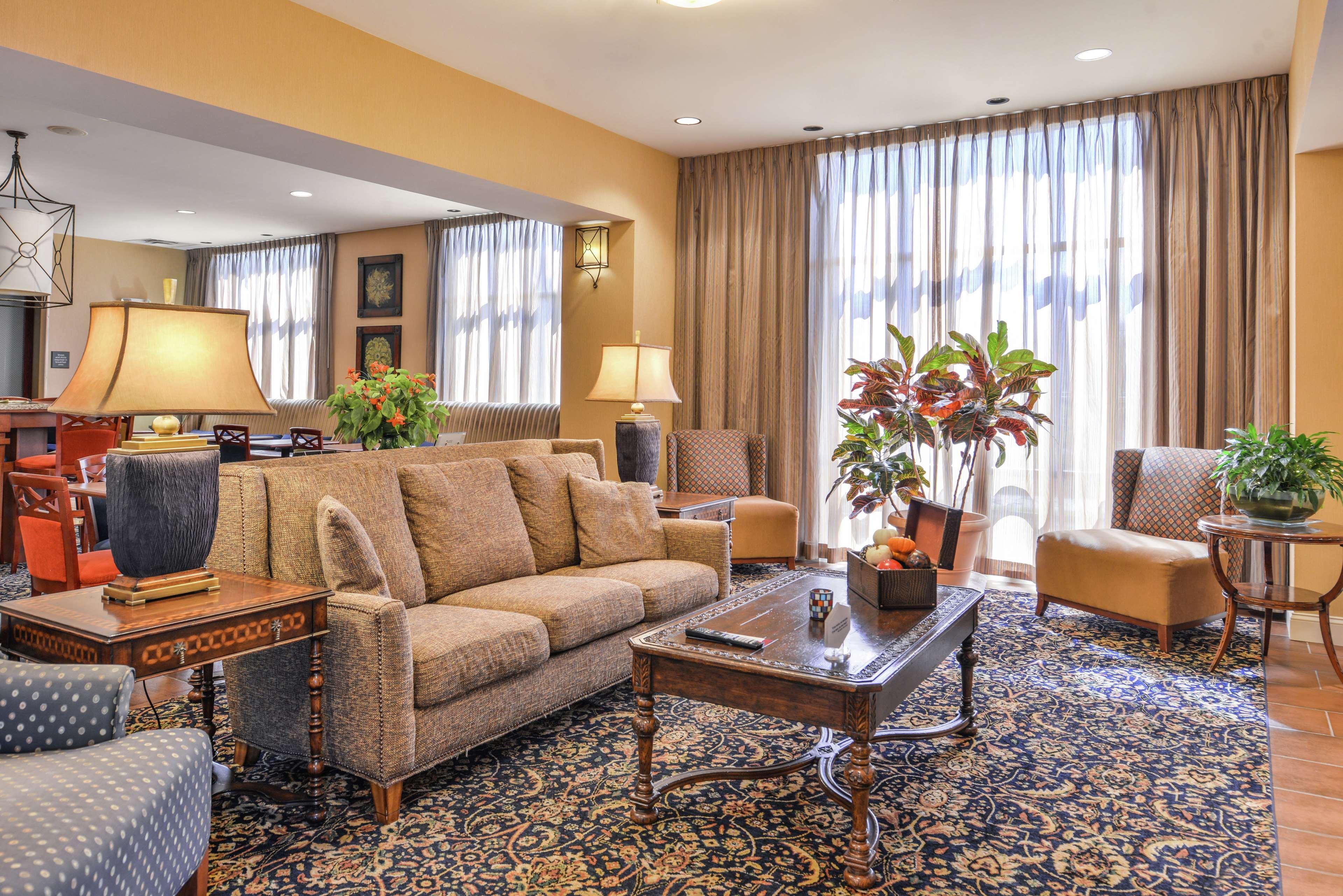 Hampton Inn Jackson-College Avenue Εξωτερικό φωτογραφία