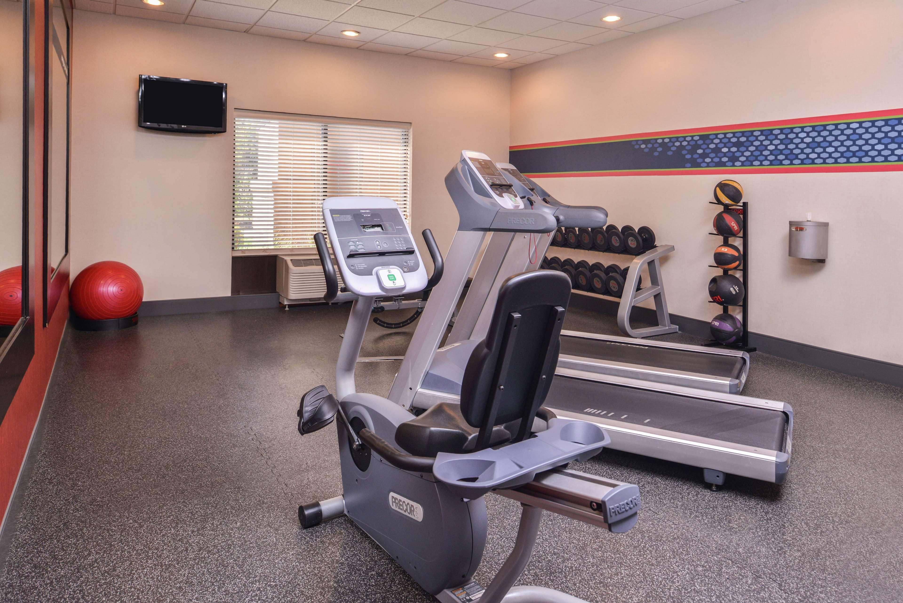 Hampton Inn Jackson-College Avenue Εξωτερικό φωτογραφία
